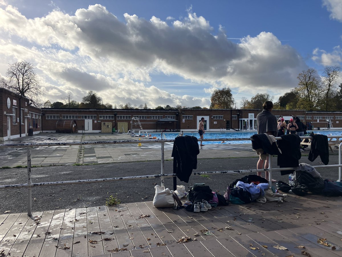 Loving the new board <a href="/Brockwell_Lido/">Brockwell Lido</a>, today was definitely better due to sun!