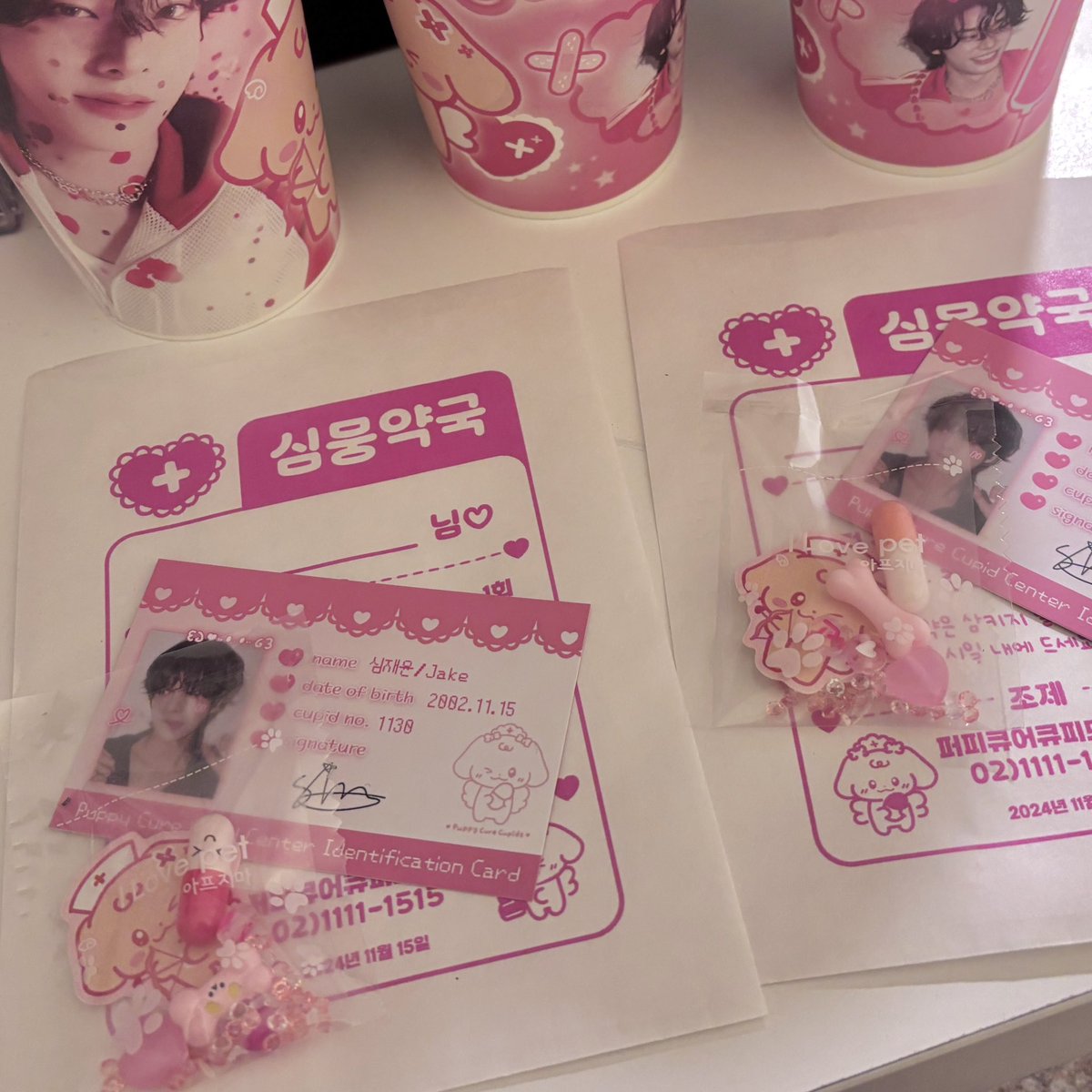 메리 tweet media