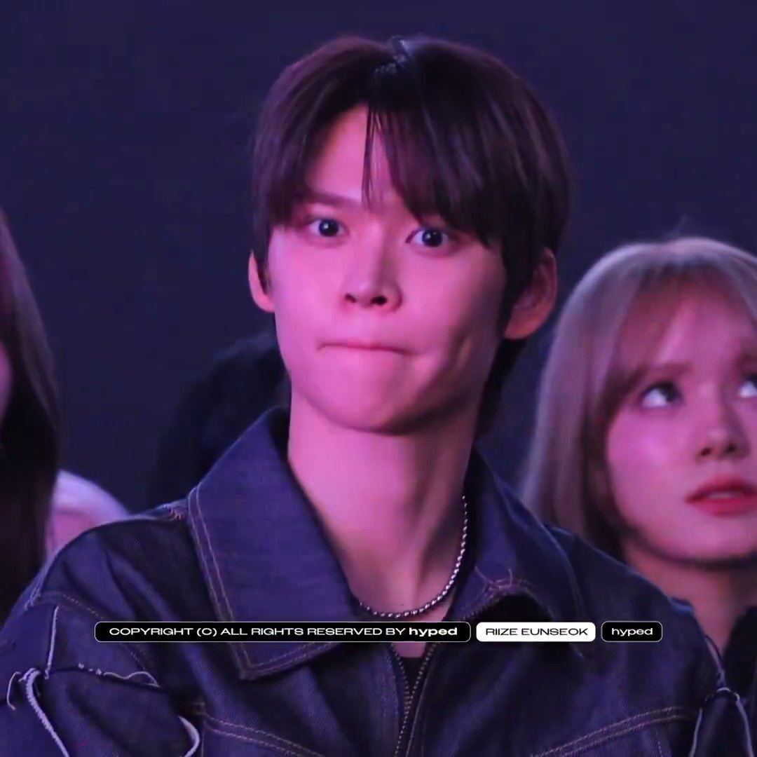 _SES_S2's tweet image. 열심히 말랑이입술반죽하는거 왜케귀여움