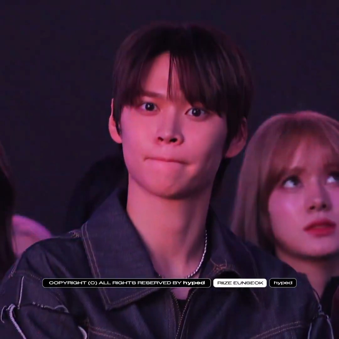 _SES_S2's tweet image. 열심히 말랑이입술반죽하는거 왜케귀여움