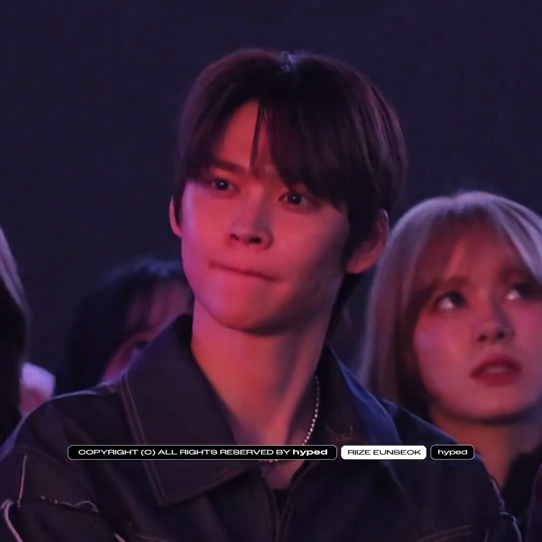 _SES_S2's tweet image. 열심히 말랑이입술반죽하는거 왜케귀여움