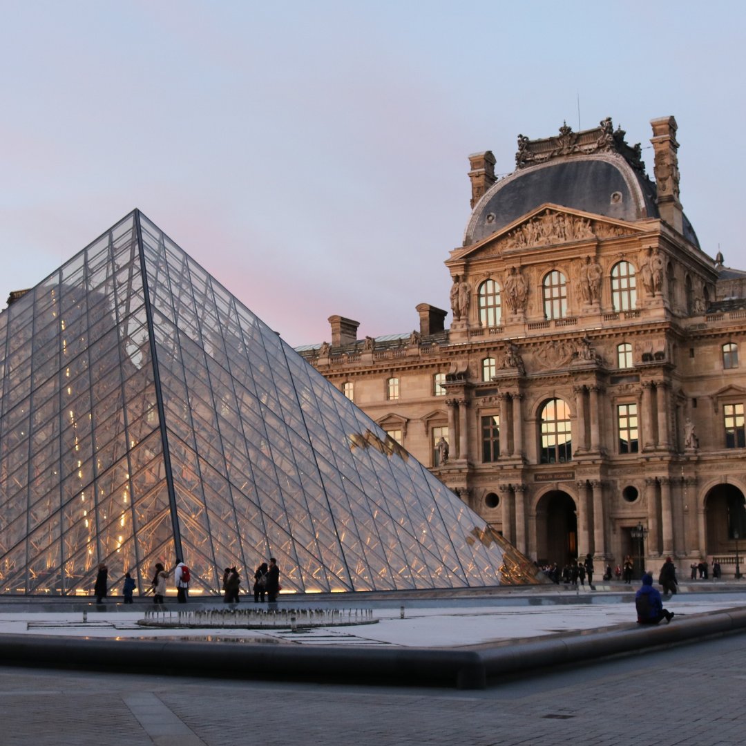 Heymondo_en's tweet image. Paris is pure magic in every season! 🌟 Whether it’s cozying up in charming cafés, strolling along the Seine, or marveling at the Eiffel Tower lights, the City of Love never disappoints. 🥐✨

#Paris #EiffelTowerMagic #TravelMore #ParisVibes #StreetsOfParis #DreamDestinations