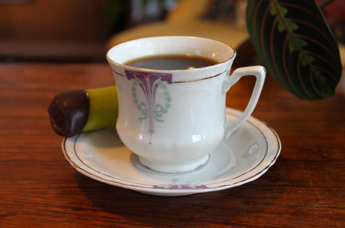 TweednDust's tweet photo. Cup of the day is this nice turn of the century/early 20th century one. Unfortunately I do not know where it is produced. https://t.co/x8jCyVw5z1
