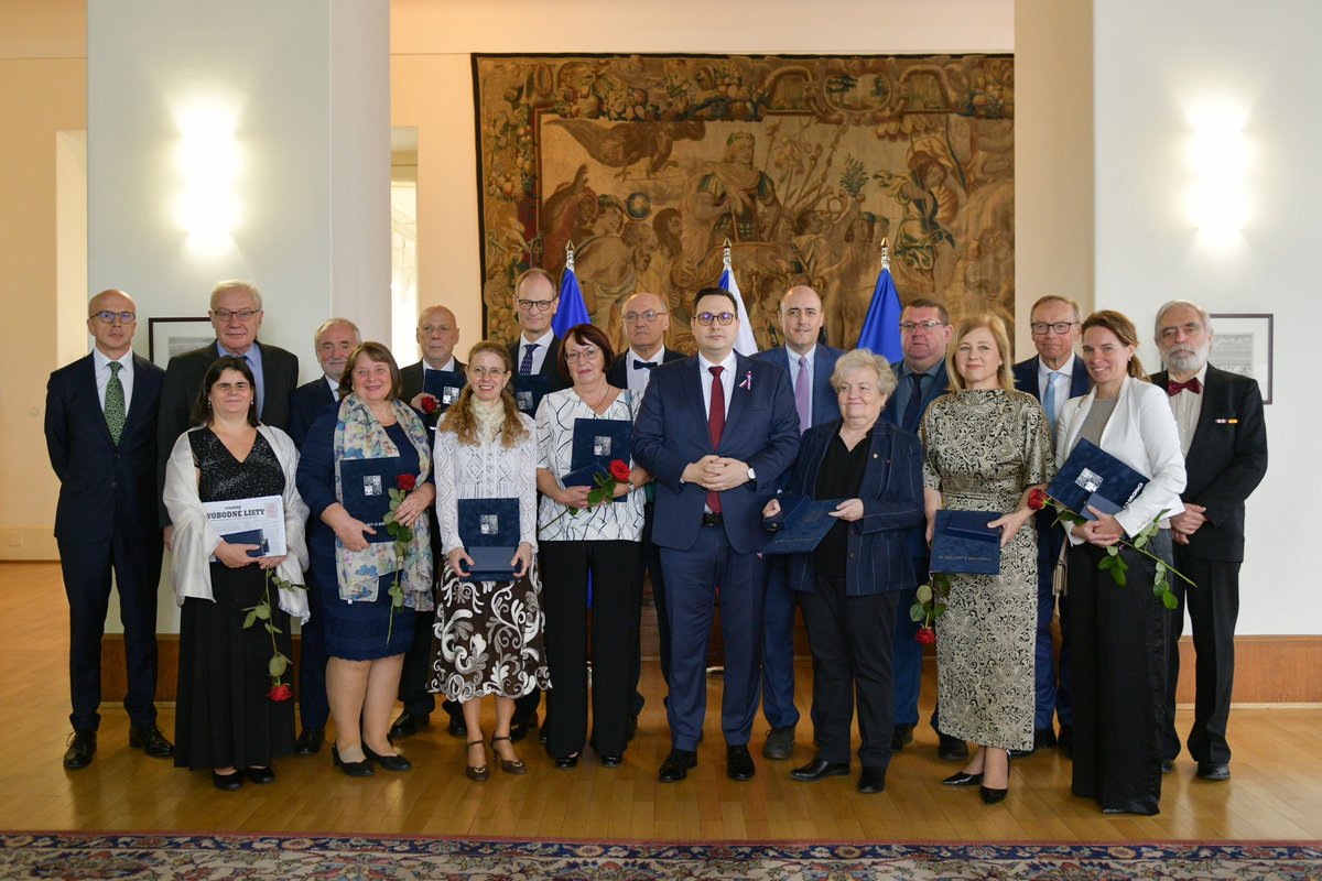 JanLipavsky's tweet image. On November 17, I awarded the Medals of Merits for Diplomacy to three institutions and thirteen personalities. Their contributions embody Czech values and promote our country's good reputation worldwide. I am thankful for this opportunity to recognize their efforts.