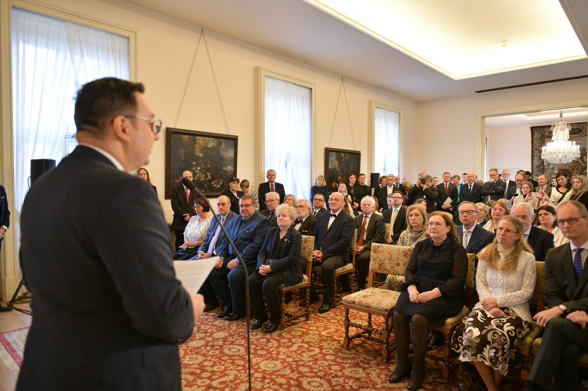 JanLipavsky's tweet image. On November 17, I awarded the Medals of Merits for Diplomacy to three institutions and thirteen personalities. Their contributions embody Czech values and promote our country's good reputation worldwide. I am thankful for this opportunity to recognize their efforts.