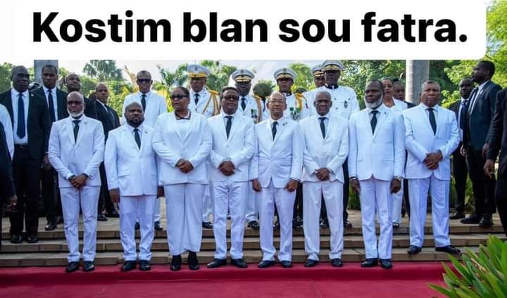 Jonhy574239's tweet photo. @moniclesca Konnye a, gen 9 prezidan fatra, kisa yap regle? Yo tap mande tranzisyon just pou yo vin brase lajan san kontròl epi siyen kontra mafia. Gad kijan pitit peyi a ap asasine epi yo tout rete kè kalm. https://t.co/dy70fsbcAK