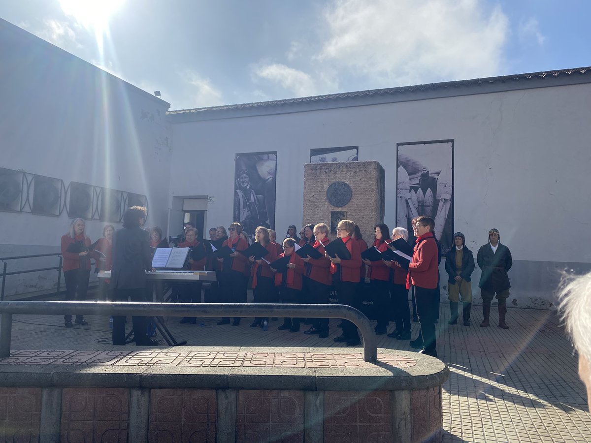 Laura Domènech (@lauradomenechv) on Twitter photo Acompanyem l’Associació d’Aviadors de la República i l’alcalde de Gandesa, <a href="/carlesluz/">Carles Luz Muñoz</a>, a l’acte d’ofrena a les víctimes de la Guerra Civil.
Memòria per assegurar-nos que hi ha històries que no s’han de repetir mai més. Acompanyem l’Associació d’Aviadors de la República i l’alcalde de Gandesa, <a href="/carlesluz/">Carles Luz Muñoz</a>, a l’acte d’ofrena a les víctimes de la Guerra Civil.
Memòria per assegurar-nos que hi ha històries que no s’han de repetir mai més.