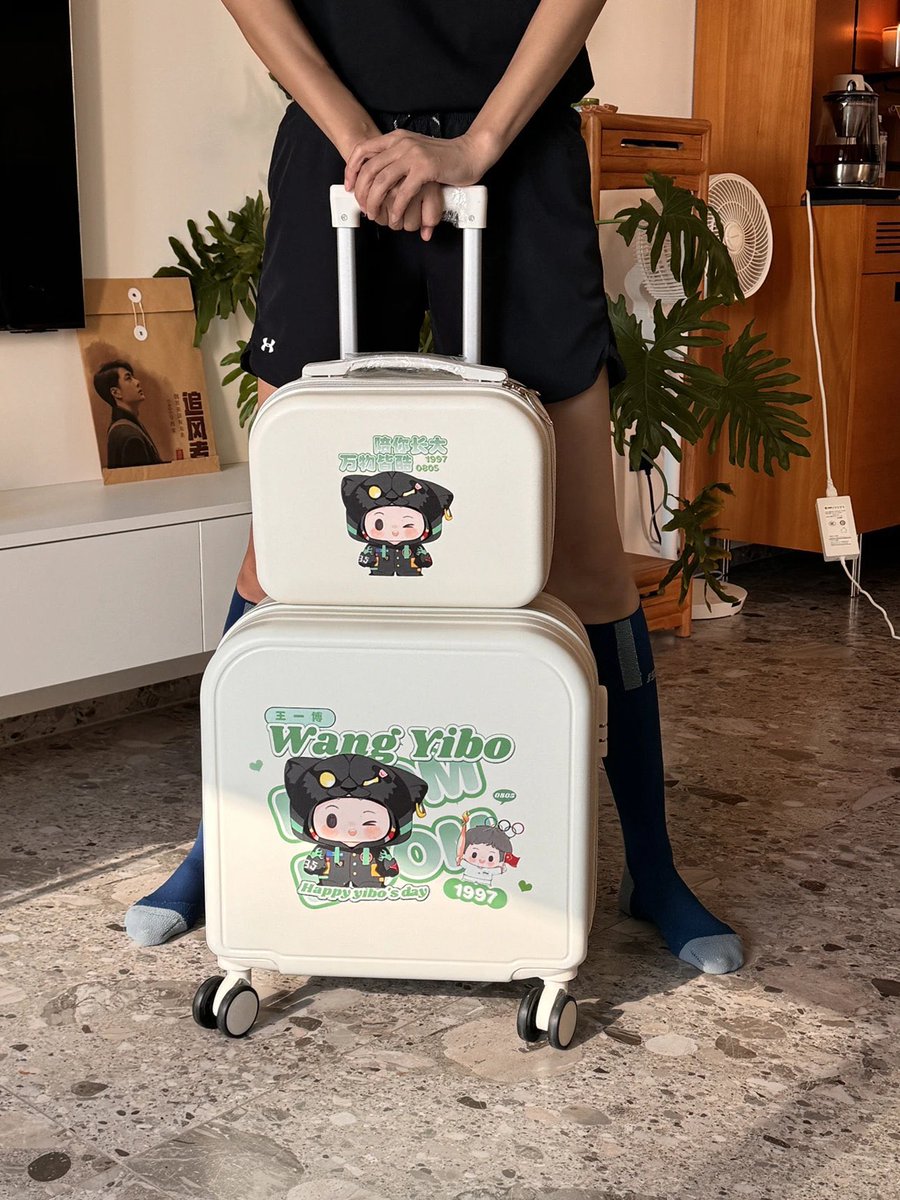 _RED_BOX's tweet image. รับพรี - กระเป๋าเดินทาง ลาย Yibo
✔️1 เซต 18 นิ้ว + 14 นิ้ว
🏷️ ราคา 980 บาท

❗️ราคายังไม่รวมค่านำเข้าและค่าส่งในไทย❗️

#ตลาดนัดอี้ป๋อ