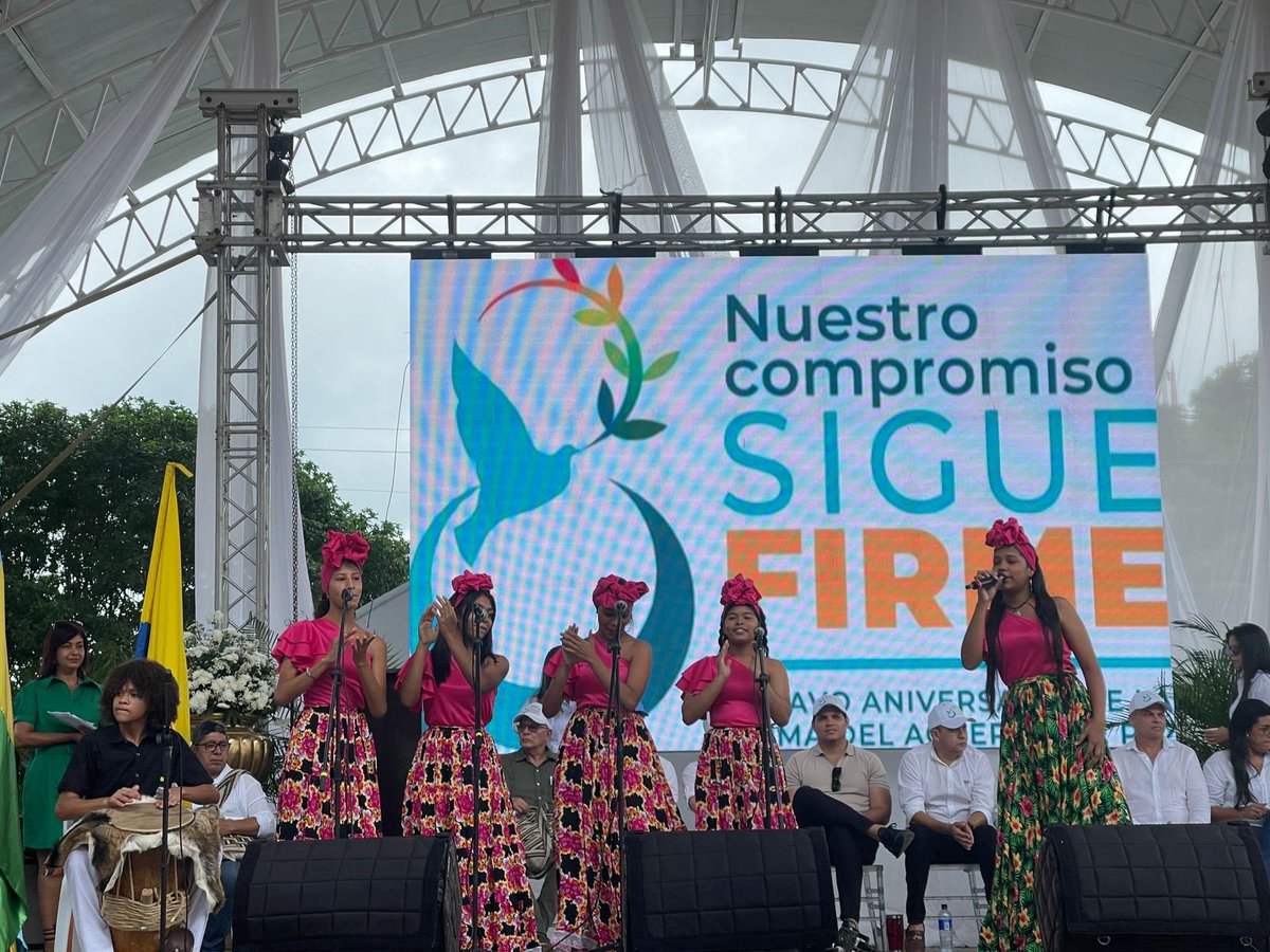 MisionONUCol's tweet image. En Manaure, #Cesar, junto a alcaldes de la región y firmantes de paz, participamos en el evento cultural y académico La Paz es el Vallenato, en donde se abordó el estado de la implementación del Acuerdo Final de Paz en el marco de su 8º aniversario. #FirmesConElAcuerdo 🕊️🇨🇴