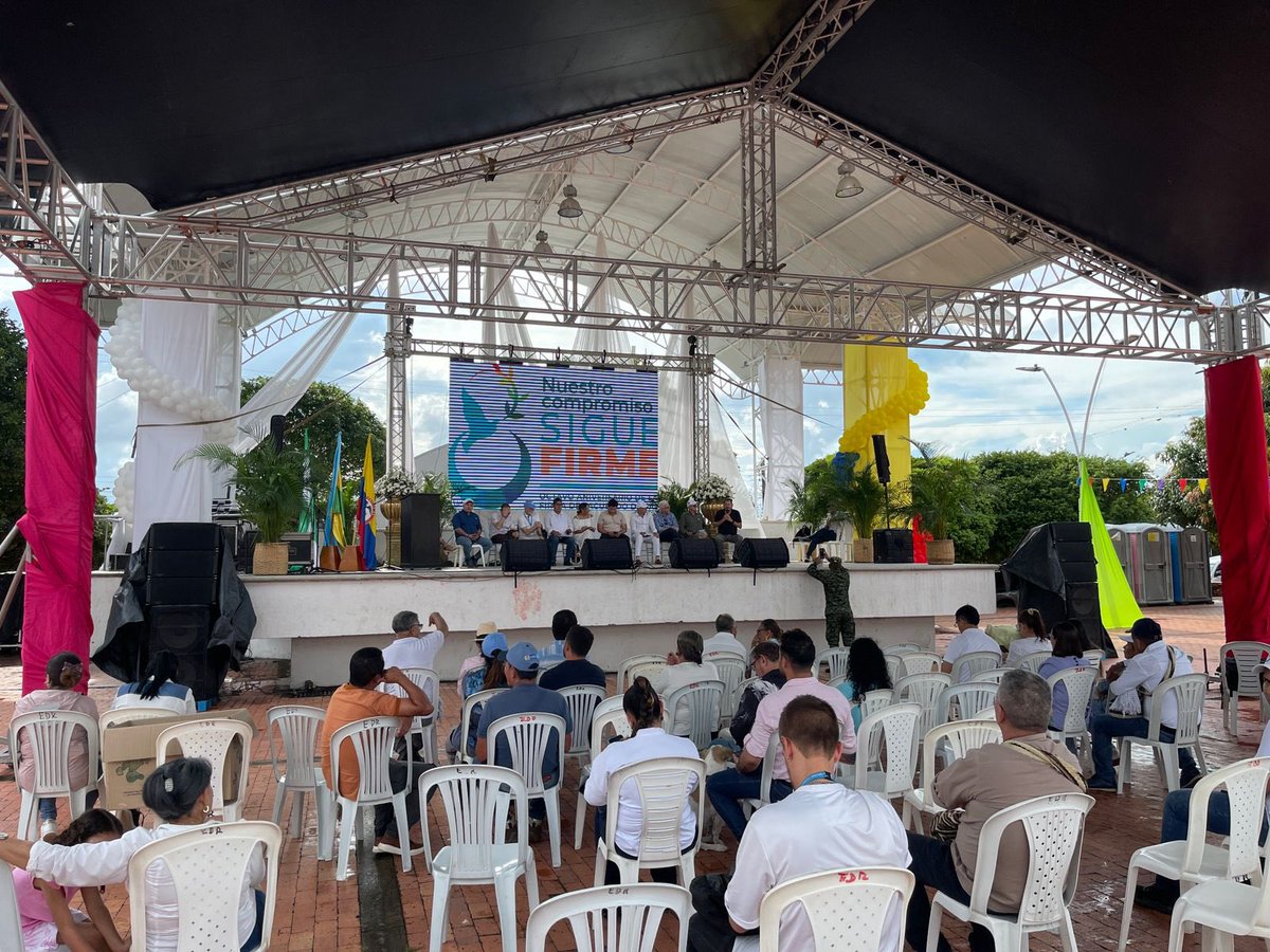 MisionONUCol's tweet image. En Manaure, #Cesar, junto a alcaldes de la región y firmantes de paz, participamos en el evento cultural y académico La Paz es el Vallenato, en donde se abordó el estado de la implementación del Acuerdo Final de Paz en el marco de su 8º aniversario. #FirmesConElAcuerdo 🕊️🇨🇴