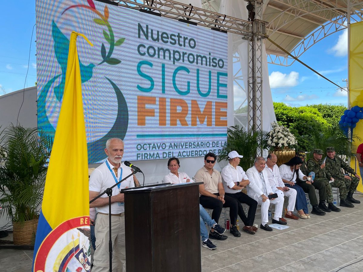 MisionONUCol's tweet image. En Manaure, #Cesar, junto a alcaldes de la región y firmantes de paz, participamos en el evento cultural y académico La Paz es el Vallenato, en donde se abordó el estado de la implementación del Acuerdo Final de Paz en el marco de su 8º aniversario. #FirmesConElAcuerdo 🕊️🇨🇴