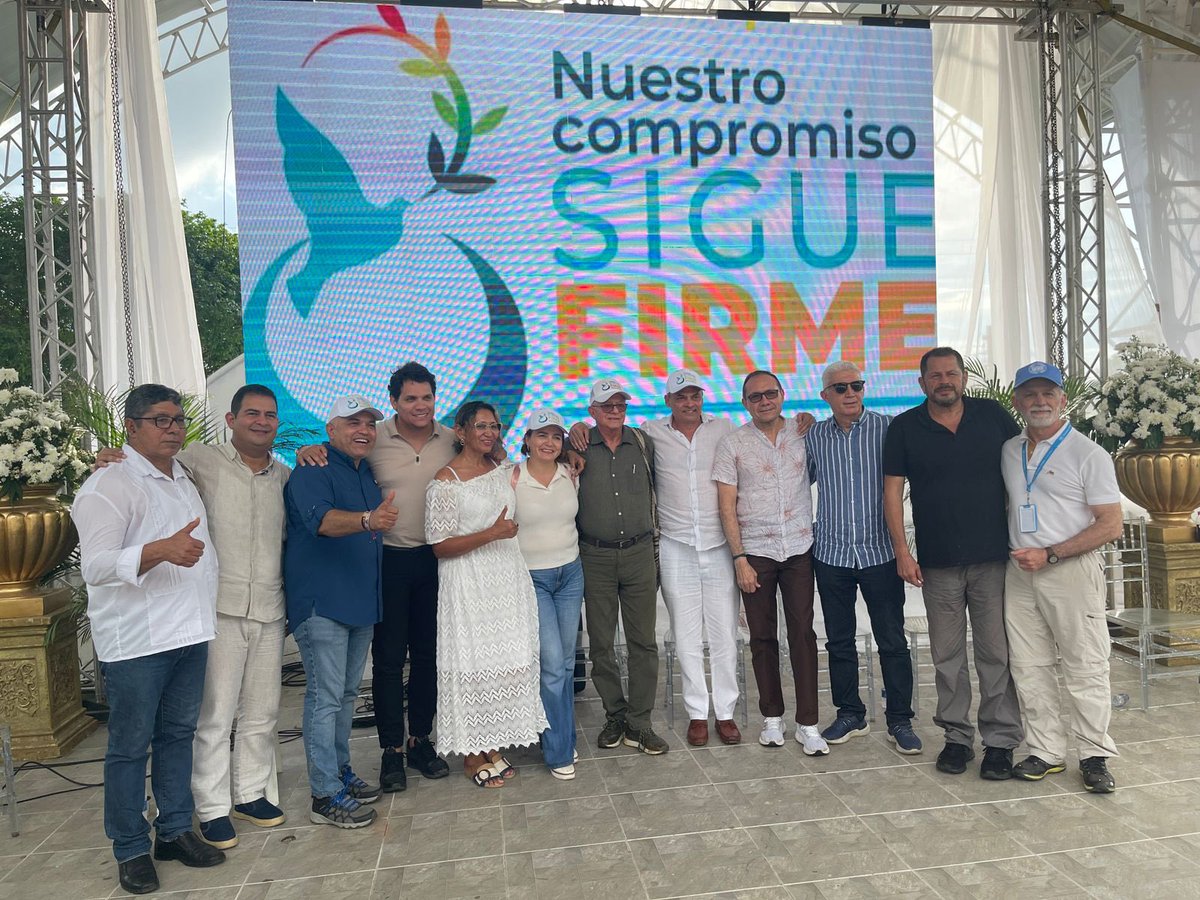 MisionONUCol's tweet image. En Manaure, #Cesar, junto a alcaldes de la región y firmantes de paz, participamos en el evento cultural y académico La Paz es el Vallenato, en donde se abordó el estado de la implementación del Acuerdo Final de Paz en el marco de su 8º aniversario. #FirmesConElAcuerdo 🕊️🇨🇴