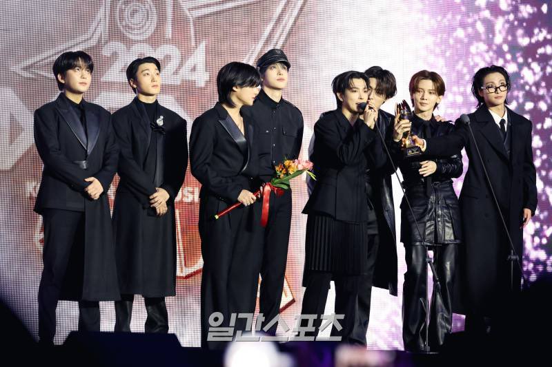 ateez_japan_fb's tweet photo. 2024 Korean Grand Music Awards

🏆Grand Honor's Choice (大賞)
🏆Best Song (本賞)

彼らにとって初めての大賞🥹
おめでとうございます！

タグを使ってお祝いしましょう！
👇👇👇👇
CONGRATULATIONS ATEEZ
#ATEEZ_1stDAESANG 
#에이티즈_KGMA대상_축하해 

#ATEEZ #에이티즈 @ATEEZofficial https://t.co/Tb0avfzrcL