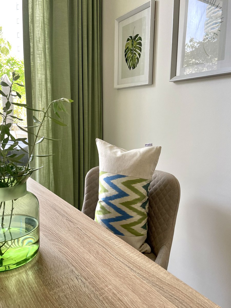 milamiro's tweet photo. Keep an eye on our webshop, as some new designs are coming up! Here we can play with the combination of silk ikat and rich linen for a milder, natural look 🌱

#interiorlovers #artisanal #earthydecor #zigzagpattern #linencushion #ikat #ikatpillow #milamiro https://t.co/UXJV5ArlNB