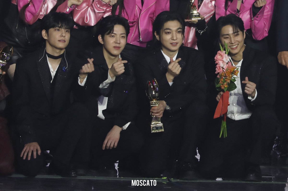 데이식스 3관왕 축하해💐💚