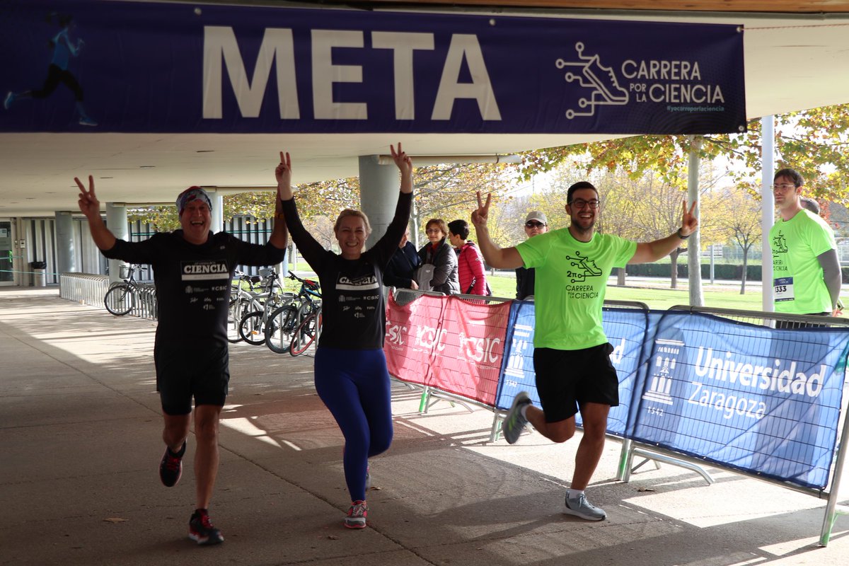 Más de 700 corredores participan en la Carrera por la Ciencia en Zaragoza #yocorroporlaciencia 🏃‍♀️🏃‍♂️

Mª Jesús Lázaro, delegada @AragonCsic, y Mar Fernández, directora informática SGAI <a href="/CSIC/">CSIC</a>, entregan premios a los ganadores.

<a href="/ITA_tecnologia/">Instituto Tecnológico de Aragón</a> <a href="/CEEIARAGON/">CEEIARAGON</a> <a href="/unizar/">Universidad Zaragoza</a> <a href="/GobAragon/">Gobierno de Aragón</a>