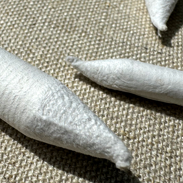 ArtMaterialsAus's tweet image. 🎨 Pro Hart Swagger Paper Blending Sticks 🎨 Perfect for blending and shading like a pro. Our 6-piece set includes small, medium, and large sticks, all designed for smooth transitions in your artwork. Ideal for sketching, shading, and detail work. #ProHartSwagger ##DrawingTools