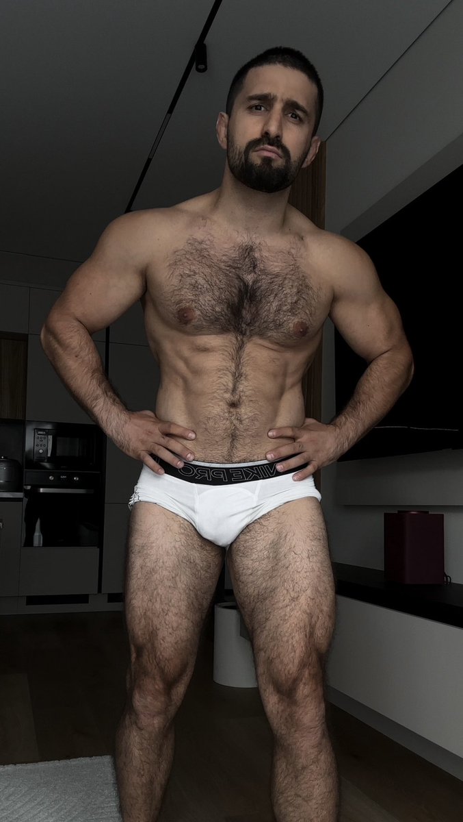 AvagFit_'s tweet photo. Front flex 💪🏻 #UFCMax #mma #abs #shredded #fitguys #fitboys #alha #male #beard #hairyman https://t.co/CNOurBppOL