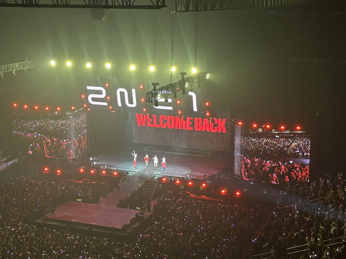 pamchimin's tweet photo. THE QUEENS OF KPOP! #Welcomeback2NE1inMANILA https://t.co/ekWlVuLacT