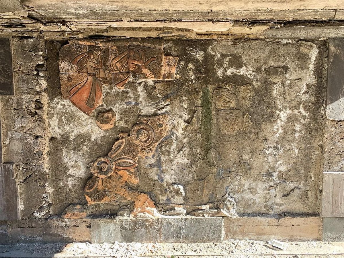 gsmattu's tweet photo. Decorated underpass in Armenia that is full of ceramic reliefs by E.Beroyan from the late 70s. One of them being heavily damaged, luckily I found a photo of what it looked like from an old magazine. This would have led workers to one of the large factories at the time. https://t.co/pZhUalZPhs