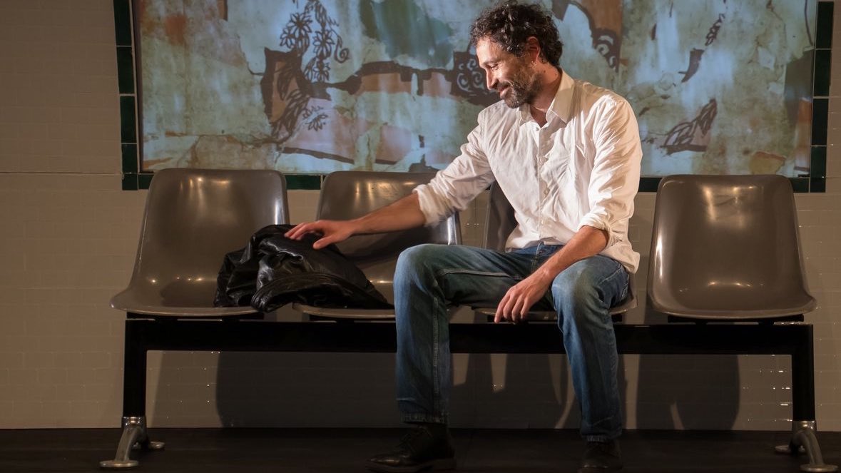 Quizá no siempre apetezcan temas existenciales, sobre todo, desde el pesimismo, o de artistas desencantados o malditos… Pero la cosa cambia cuando en el escenario alguien consigue darle cuerpo y veracidad. Eso ocurre con <a href="/albertauselle/">albert ausellé</a> #ElMeuGermaBernard <a href="/Eolia_CSAD/">EÒLIA Centre Superior d'Art Dramàtic</a>. #teatrerxs