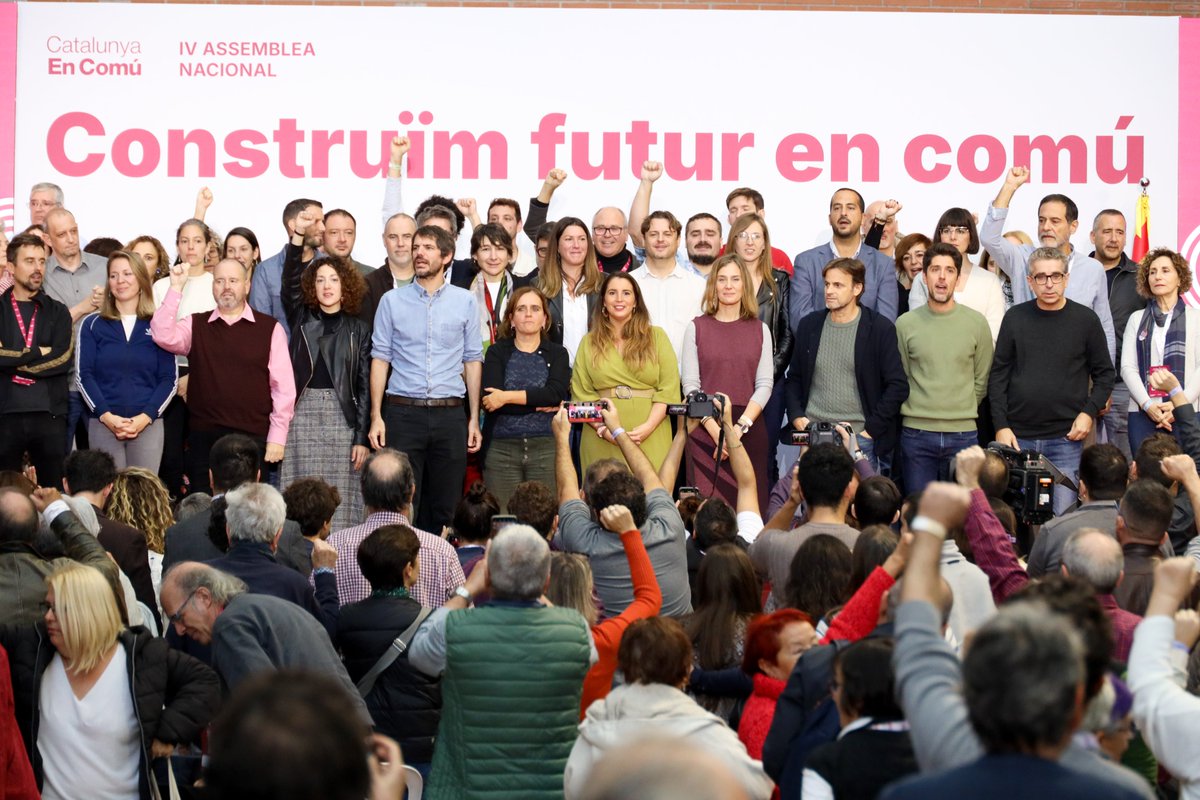 Us presentem a la nova executiva dels i les Comuns🤗

Un equip renovat, divers, coral i amb un lideratge compartit que estem segures que treballarà de valent per construir un futur en comú i tenir un projecte més fort i aterrat arreu del país💪

Sort i encerts a tots i totes!