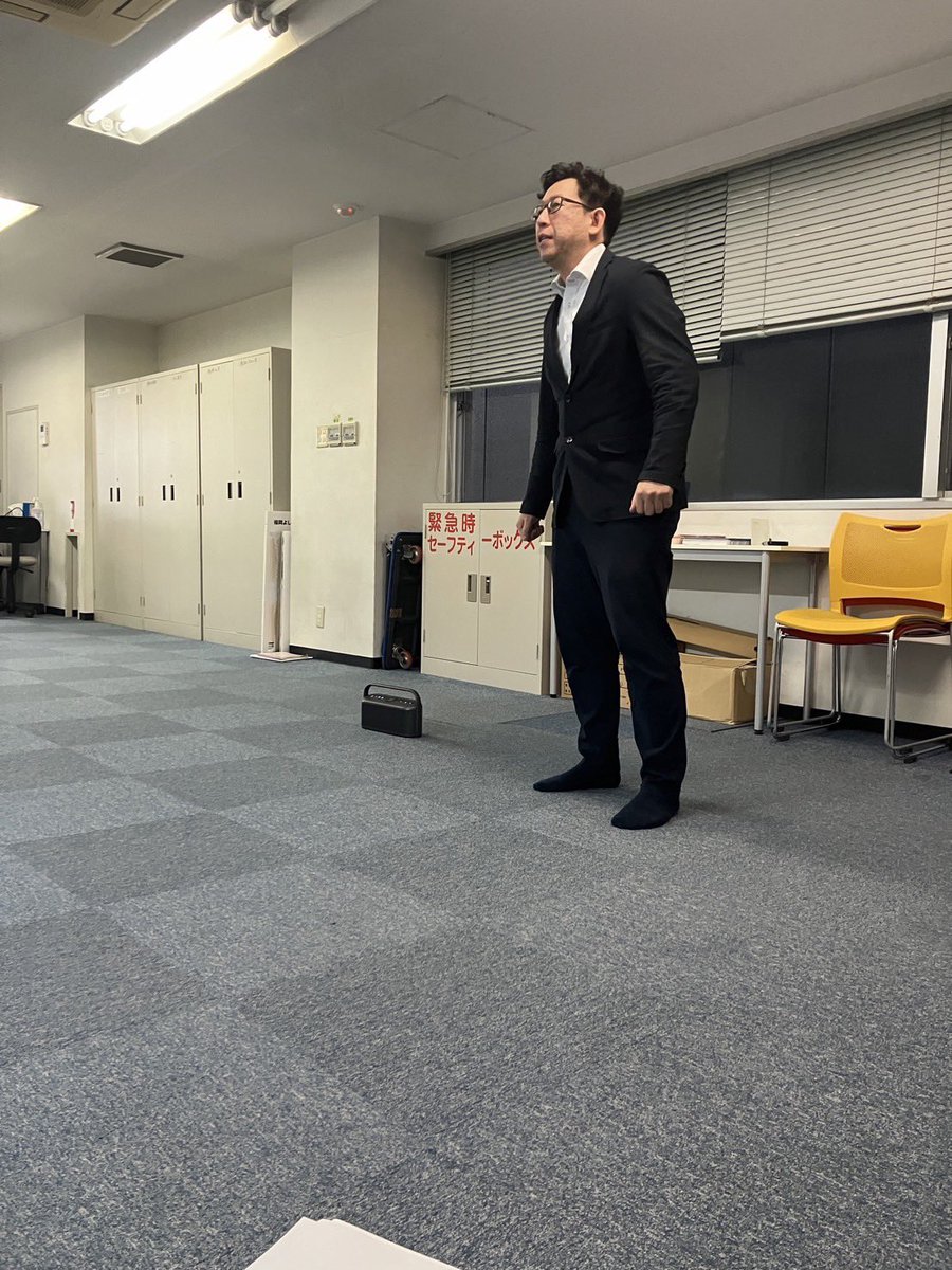 nsc__fukuoka's tweet photo. 今日は マサヨシ先生にネタ合わせと平場のコーナーの動きを習いました!
どちらともとてもためになりました。
来週のFRASH!で今日学んだことを出せるように頑張りたいと思います。
NSC福岡7期生のタンクトップ松岡でした!
@kaiki_tanktop
#NSC福岡
#福岡よしもと
#7期生
#FRASH! https://t.co/p42ZHIIiBi