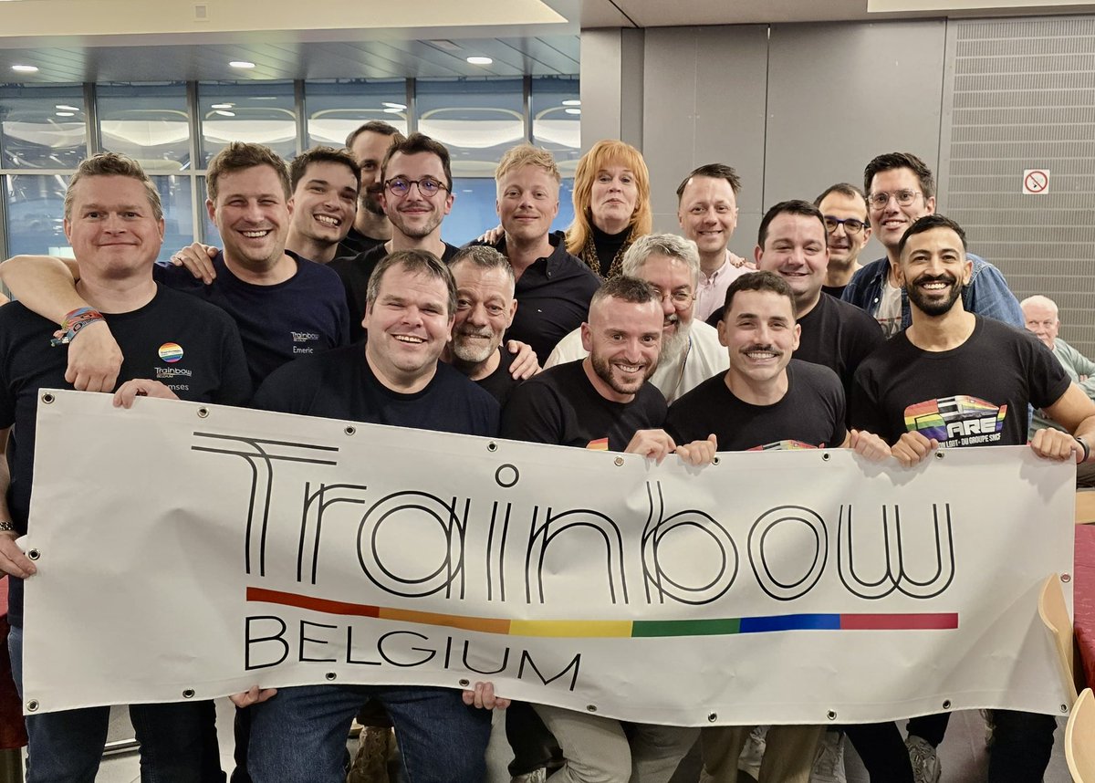 GARE! 🏳️🌈 (@garelgbt) on Twitter photo Nous étions hier présents à la gare de Anvers pour la soirée de collecte de fonds de nos amis et homologues belges de <a href="/TrainbowBelgium/">Trainbow Belgium</a>. Une belle soirée où près de 150 personnes ont pu participer 🏳️🌈 Nous étions hier présents à la gare de Anvers pour la soirée de collecte de fonds de nos amis et homologues belges de <a href="/TrainbowBelgium/">Trainbow Belgium</a>. Une belle soirée où près de 150 personnes ont pu participer 🏳️🌈