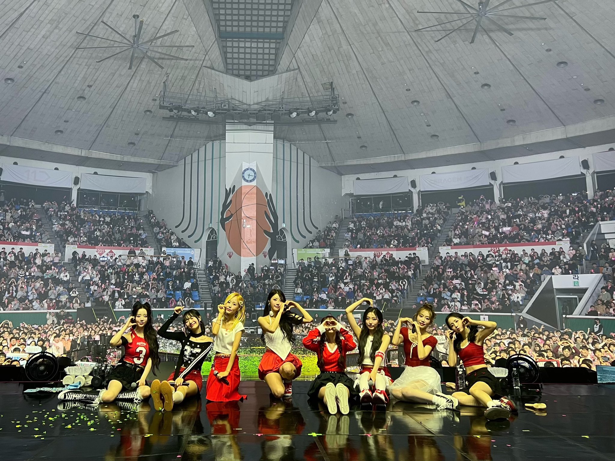 Gcls6HqbsAAM6pA?format=jpg&name=large