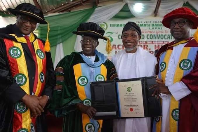 Adebayo65268456's tweet photo. @firstladyship This happened in Lautech at August 2012 which I witnessed live. Don't ask me what the speech was about sha😊 #Ultimatesearch https://t.co/NZuuwRarqK