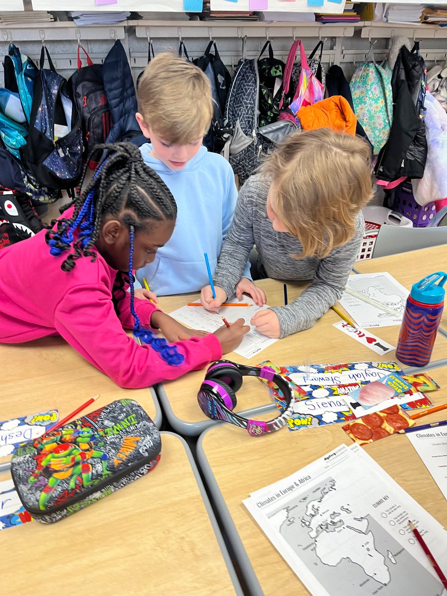 CHSPBoyleGrade3's tweet photo. Learning about climates around the world! @ChpsTweets @WoodcrestES @MysterySci https://t.co/Tn1jEDOCJh