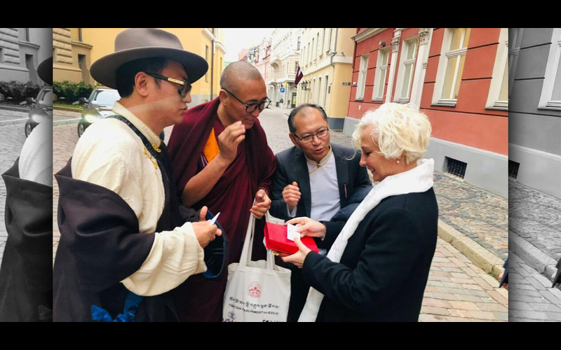 🌏 The Battle for #Tibet’s Narrative

#Tibetan leaders are gaining European support, but #China counters with propaganda teams to control the narrative. Truth vs. propaganda

#Tibet #BalticSupport #TruthMatters #TheNameIsTibet

Read Full Report : 
tibetrightscollective.in/news/-the-batt…
