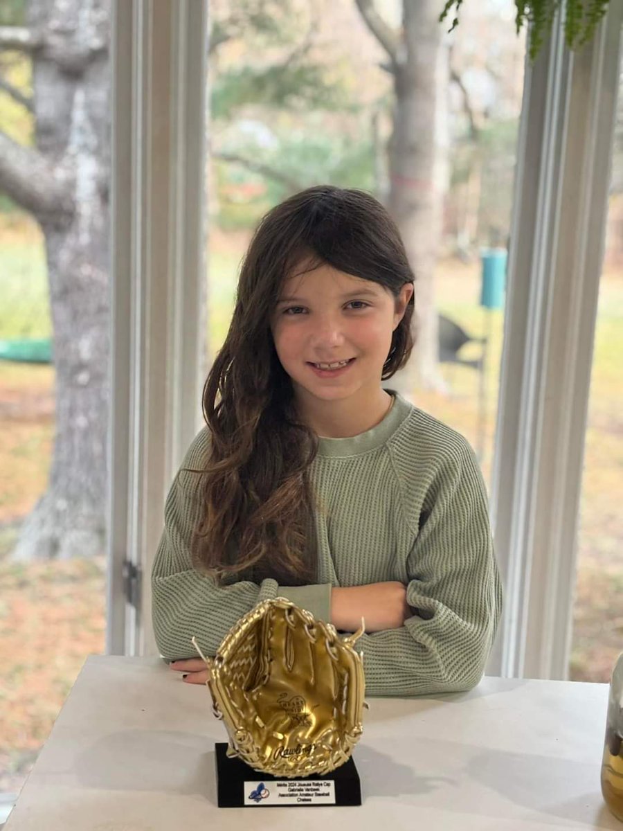 BaseballChelsea's tweet image. Félicitations à Gabrielle VanBeek de Chelsea, qui reçoit le Méritas régional 2024 comme joueuse Rallye Cap!

Congratulations to Chelsea's Gabrielle VanBeek, who has been named as the 2024 Regional Rally Cap Player.