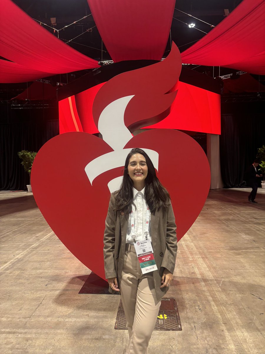 Marianaclemed's tweet photo. Day 1 of #AHA24 was incredible. So glad for the opportunity to share our research and meet such amazing people 🫀 https://t.co/VyGMXgYyxp