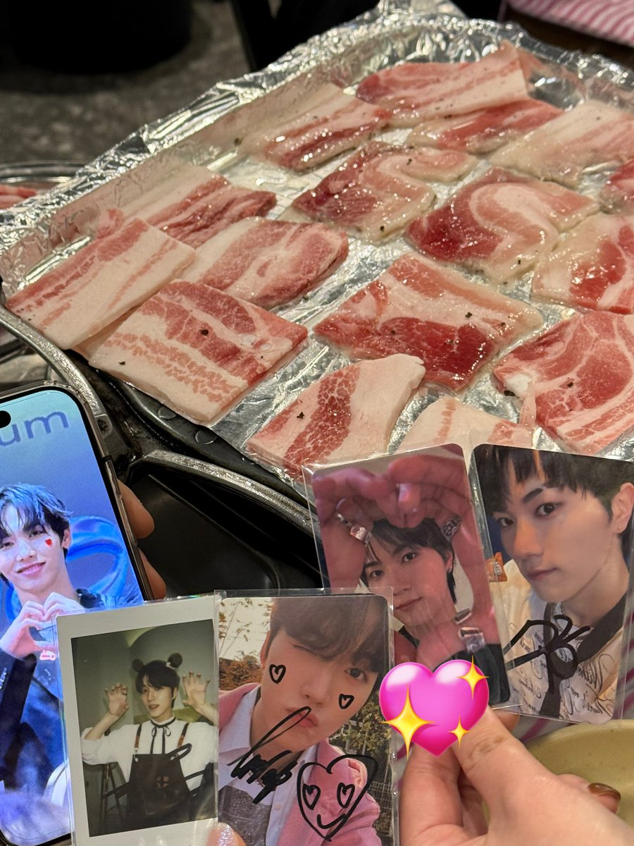 OURzer0's tweet photo. 오랜만에 팬싸 . .. 2주년이라니 눈물 나
#맛집씅천
#륜도
#영냠냠 https://t.co/91QorVijXe