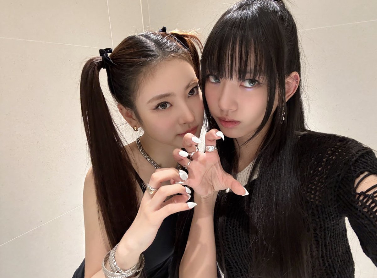 From. SOOIN 💌

#SOOIN #수인 #ANNA #안나
#MEOVV #미야오
#PreciousAnnaDay
#고요하게_높이오를_안나데이