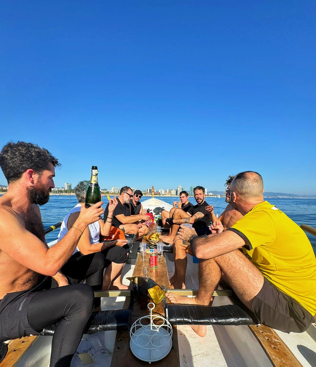 Adria_Tal_Tal's tweet photo. Un bon inici de diumenge amb un vermut al mar amb les companyes de @PanteresGrogues i amb banyet inclòs! I tornant a casa estrenant el Tram fins a Verdaguer! 😍

https://t.co/BoJLU1Q8Vh https://t.co/HBFfU3h6AD