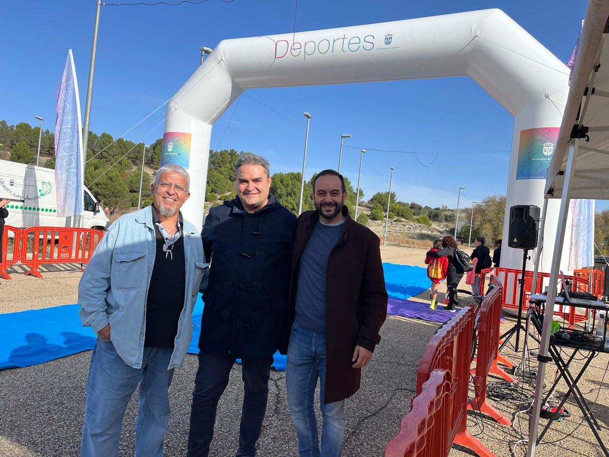 PSOEValdemoro's tweet photo. Gran jornada en el Cross Cerro del Portillo! ☀️ Con una climatología inmejorable, magnífico ambiente y una destacada participación de corredores, entre ellos Valderunners, Amigos del Atletismo  y @ElCidTriatlon Valdemoro Club , todo ello acompañado del apoyo incondicional de vecinas y vecinos. ¡Deporte y comunidad en perfecta sintonía!

Acuden nuestros concejales @vlopezroncero, @joseluispuebla5 el secretario de Barrios Ruben González y nuestro secretario de deportes Ángel Cabellos.