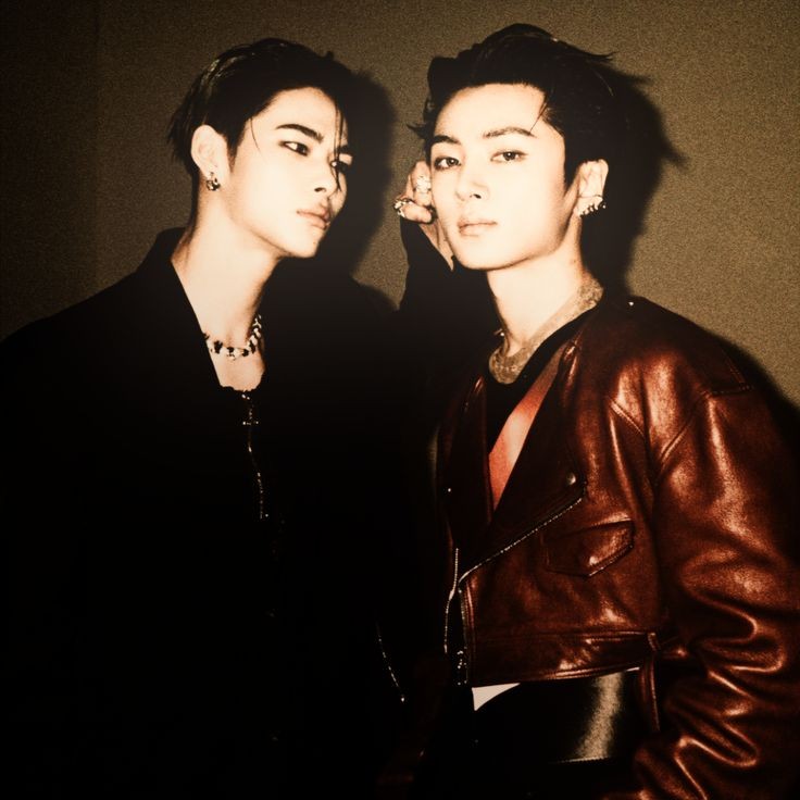 Arya Standar Miring tweet media