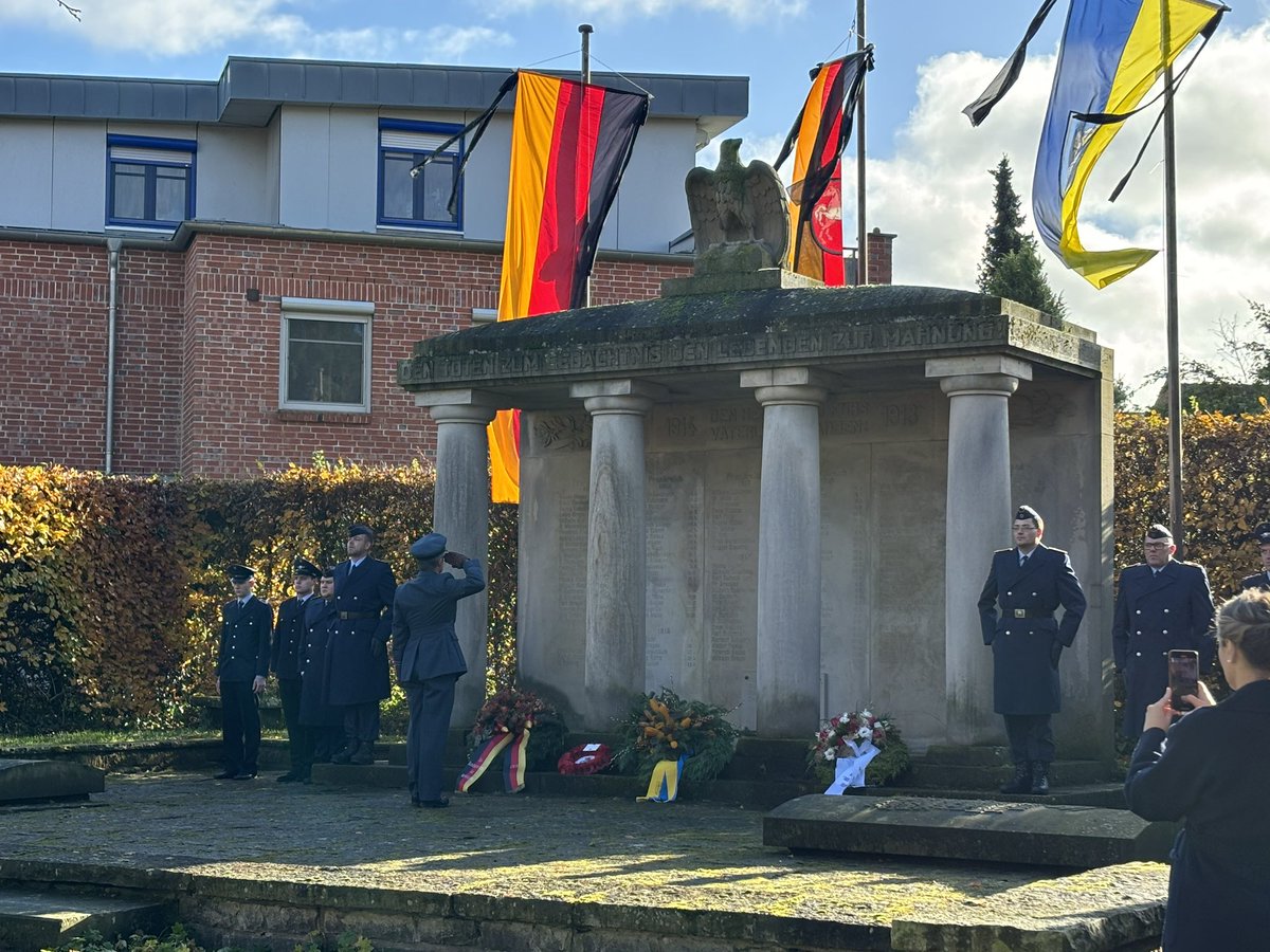 MsPanksy's tweet photo. Volkstrauertag. Wunstorf, Germany. 🇩🇪 https://t.co/xzpytxM5YN