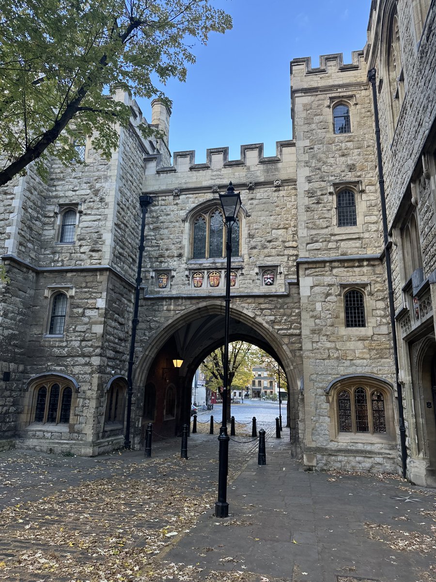 Every Sunday, I play tennis at the Barbican, City of London. 

The walk from my flat/shoebox takes me past some incredible buildings. Here's a mini guide.

First up, St John's Gate. The home of Knight's Templar, it was built in 1504 as the entrance to St John's Priory.