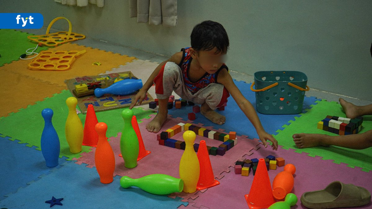 fyt_media's tweet photo. TINGNAN | Naglagay ng isang “child-friendly space” ang lokal na pamahalaan ng Barangay Silangan, Quezon City sa kanilang evacuation center.

Maaari ritong maglaro ang mga bata ng mga laruan na inihanda ng lokal na pamahalaan.

#PepitoPH #LyfSaverPH #FytPH https://t.co/JHTGBlm0WF