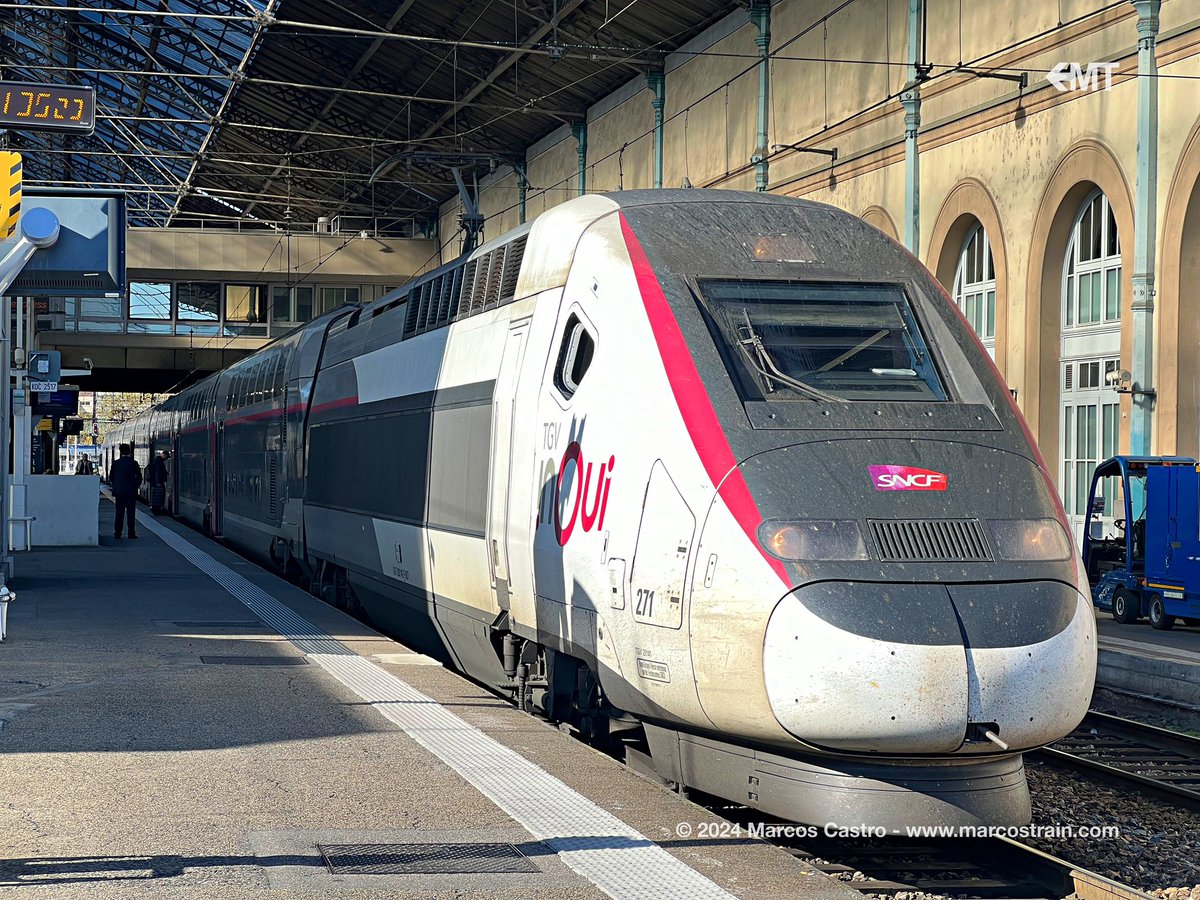 marcostrain's tweet photo. 🚄🇫🇷 It’s been a long time since I last travelled on an SNCF high-speed train! I went from Lyon-Perrache to Paris-Gare de Lyon on the #TGV6622 in first class. This #TGVDuplex features the new #Océane interior. I ordered “Le Menu Snack” at #LeBar 🍴, choosing the burger for lunch. https://t.co/Vg4flylyZk