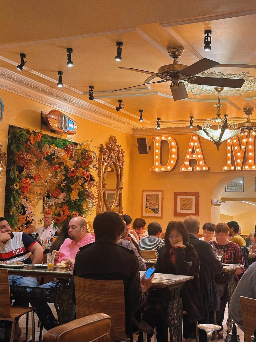 KfteK's tweet image. On a sunny afternoon, I visited the store with my friends! The delicious Italian meal and unique atmosphere add a sense of ritual to life. 🌻🍕🍝