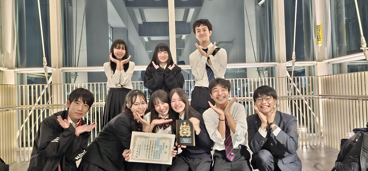 taki_2_engeki's tweet photo. 滝川第二演劇部「みんなのベンチ」作:いぐりんとその仲間達　兵庫県大会最優秀賞を受賞しました！神戸常盤女子さんと共に、和歌山県で12月末に開催される近畿大会に出場します！通称「みんベン」チームへの応援、どうぞ宜しくお願いします！
#滝川第二　#滝二　#高校演劇　#みんベン　#みんなのベンチ https://t.co/yAoZNC9bur