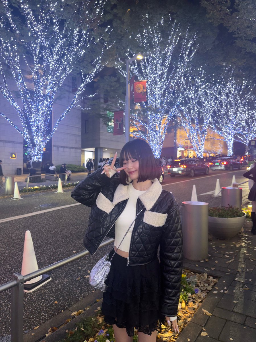 六本木のイルミネーションすごい！
恋人さんだらけだけども幸せそうだけども。