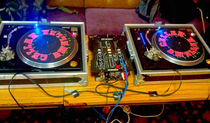 The Qwarks tweet media