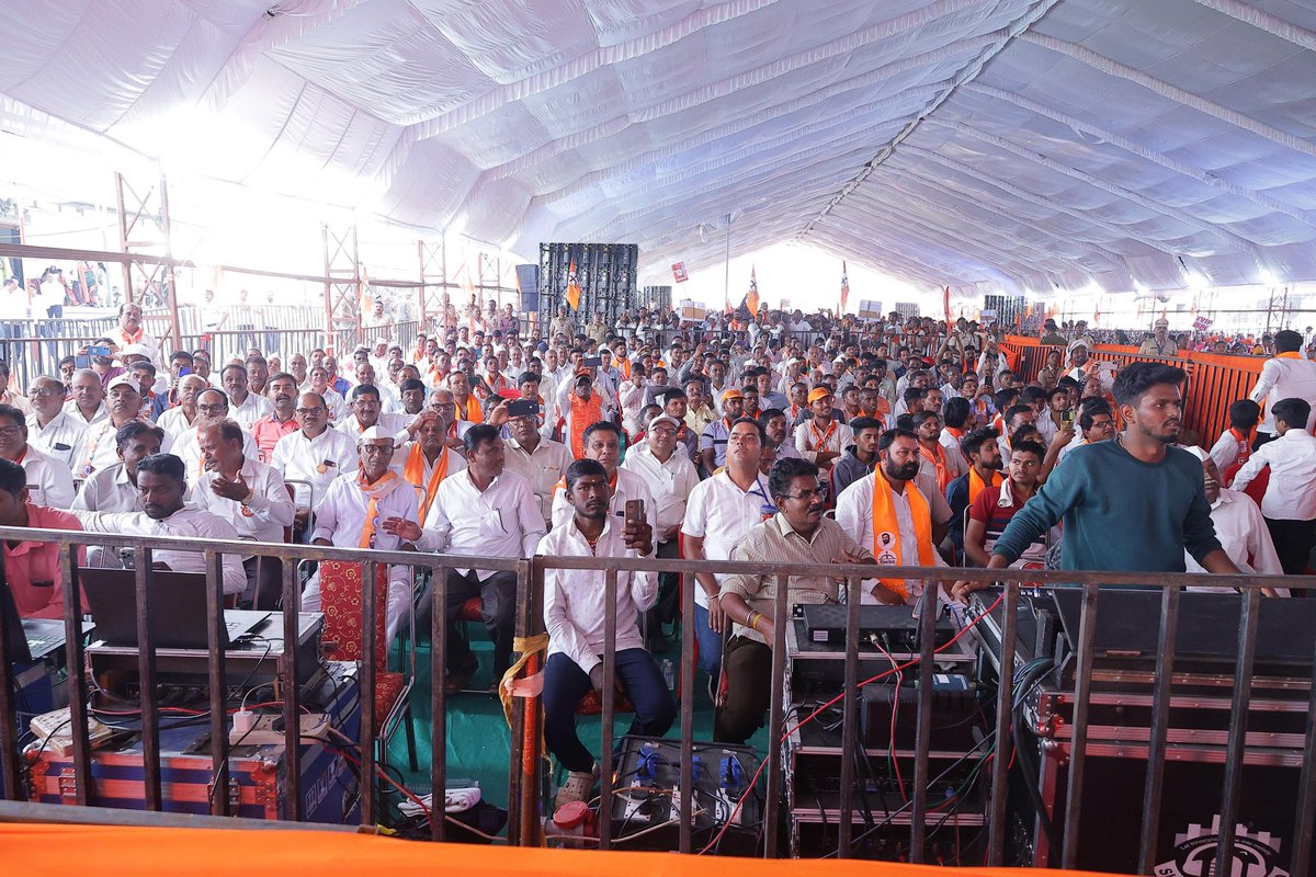 मंजुळाताई कामाला वाघीण आहेत. त्यांनी जी कामे आणली ती मंजूर करण्याचा प्रयत्न मी केला. येथील १ लाख १७ हजार लाडक्या बहिणींच्या खात्यात पैसे आले. त्यामुळे एवढ्या बहिणींनी आणि भावांनी जरी मतदान केले तरीही मंजुळाताई निवडून येतील असा विश्वास यावेळी व्यक्त केला.