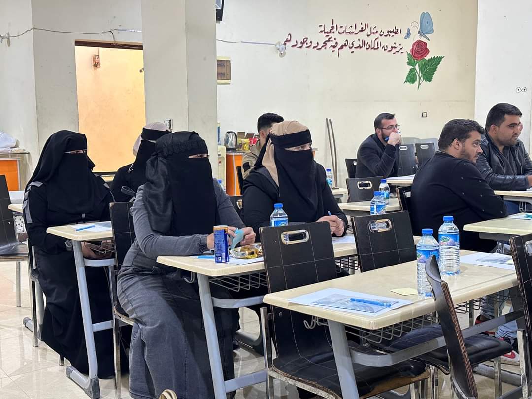 aleppomu's tweet photo. نظم #اتحاد_إعلاميي_حلب_وريفها بالتعاون مع وحدة دعم الاستقرار جلسة حوارية في مدينة #مارع بريف #حلب الشمالي، جمعت ممثلين عن المجتمع المدني مع مجموعة من أعضاء الهيئة العامة للاتحاد ضمن أنشطة مشروع إعداد مسوّدة قانون الإعلام
حيث تمت مناقشة مسوّدة قانون الإعلام مع الحضور. https://t.co/s4Z5OvMr5D