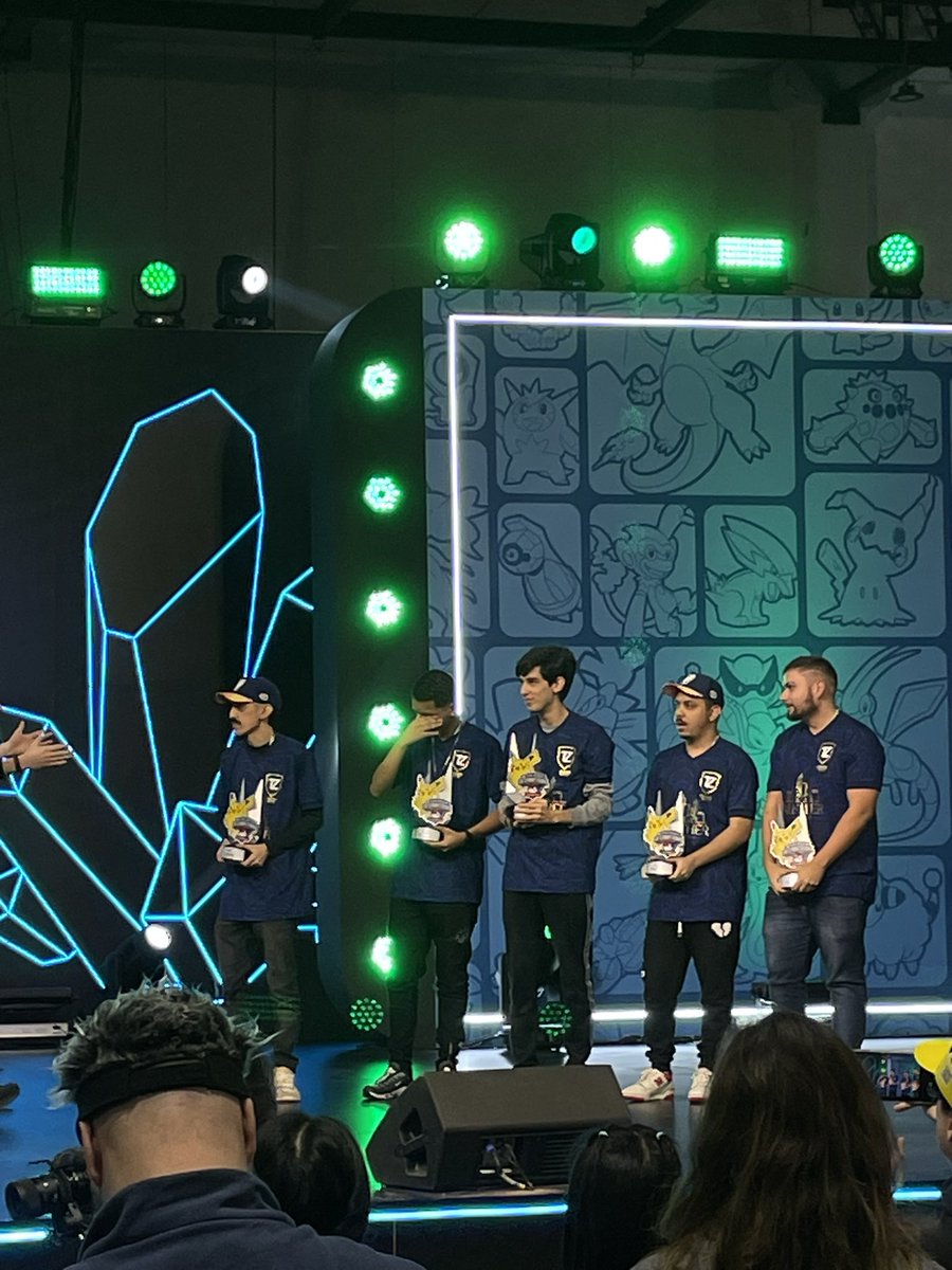 Voces sao gigantes!!!

<a href="/TuzzyEsports/">Tuzzy E-Sports</a> 
<a href="/LeL_Unite/">LeL</a> 
<a href="/Max_Unite/">MaxzinN</a> 
<a href="/souto_unite/">Souto</a> 
@misafalb 
<a href="/jandecooo/">Jandeco</a>